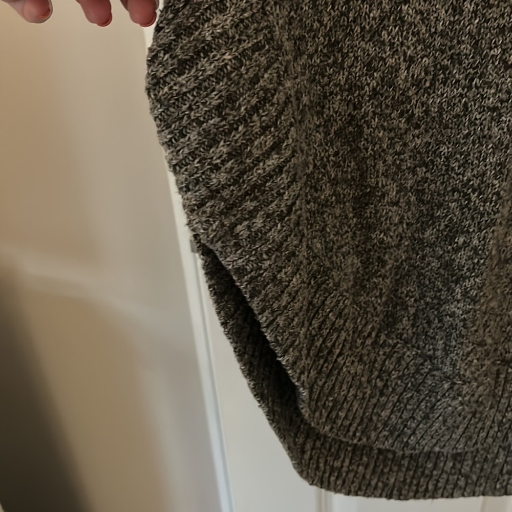 Sweater - Picture 4 of 4